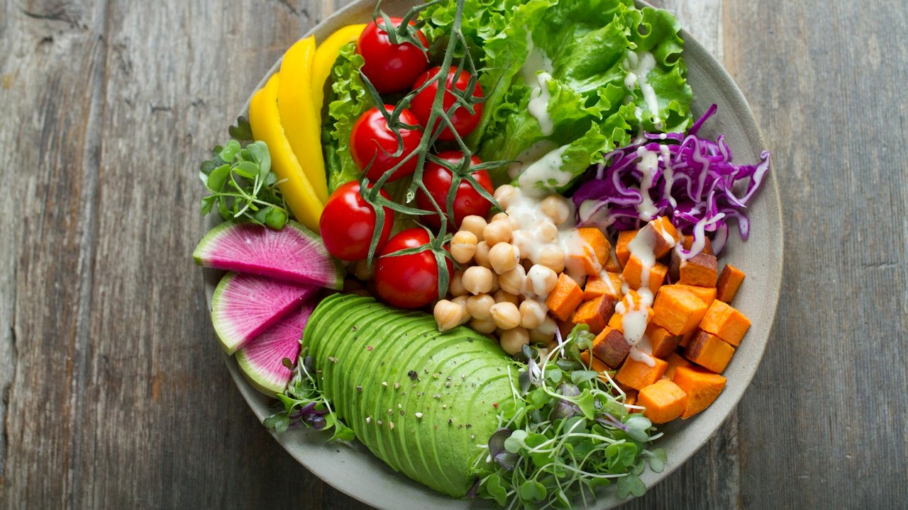Lower-sodium vegetable bowl kitchen swap that may help alongside a kidney stones diet plan