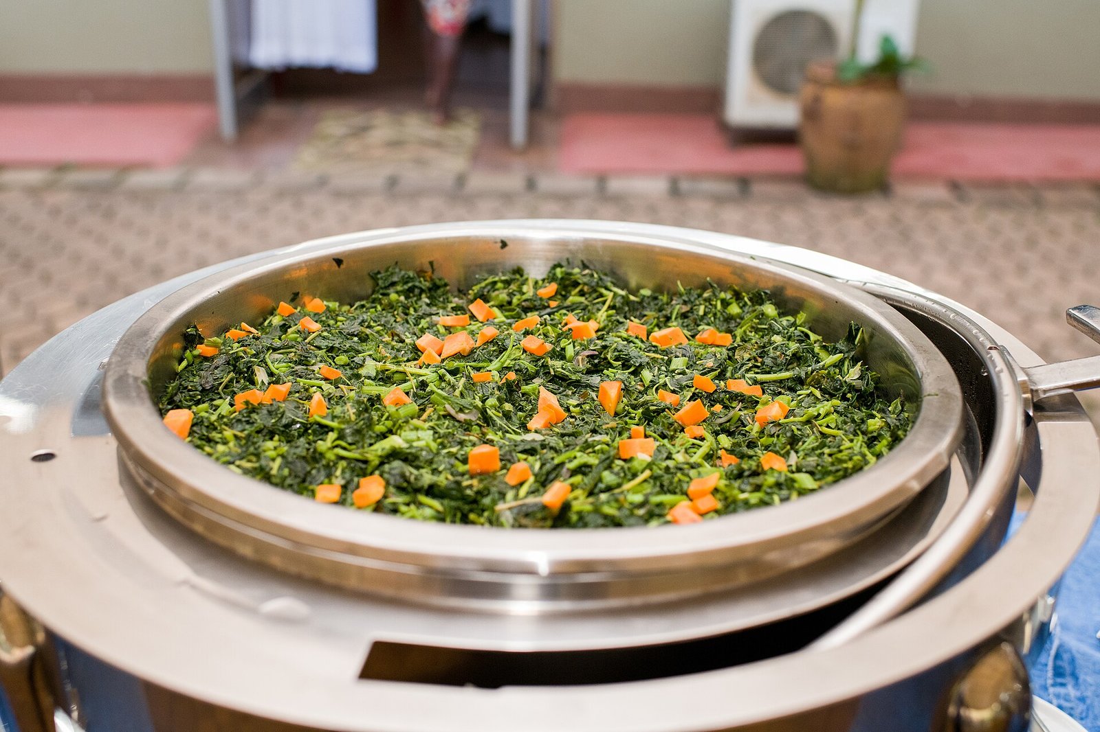 Steamed mixed vegetables, low-glycemic foods often suggested in an acne diet