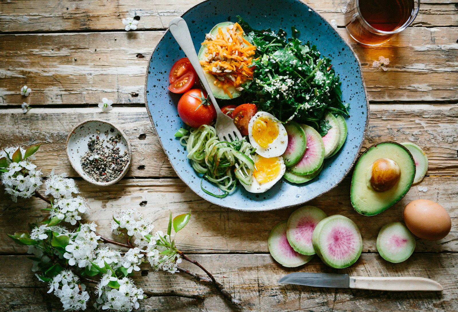 Colorful heart-healthy meal with vegetables, grains, and lean protein for a high cholesterol diet