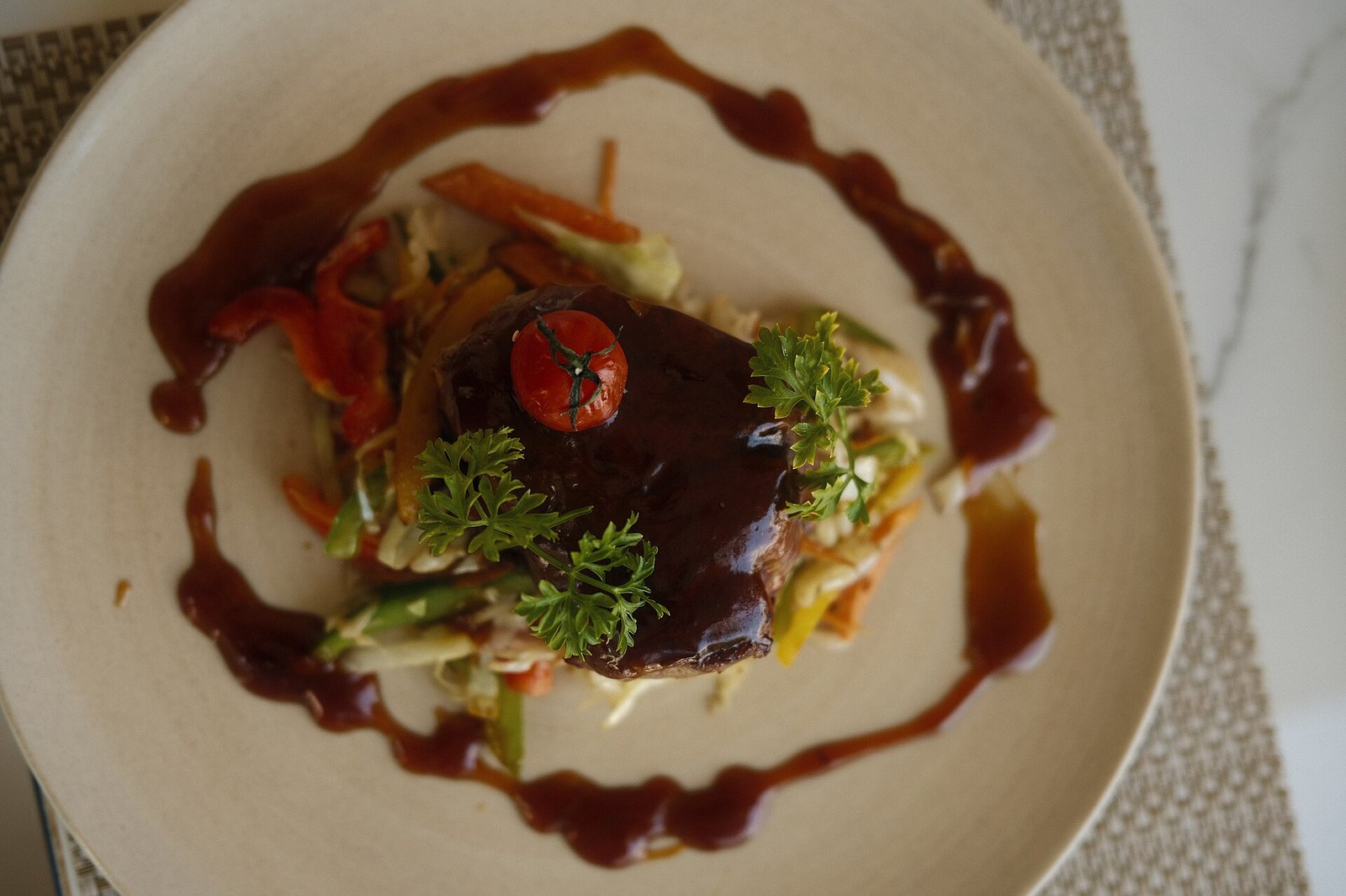 Grilled chicken with colorful vegetables as a protein-forward meal during hysterectomy recovery