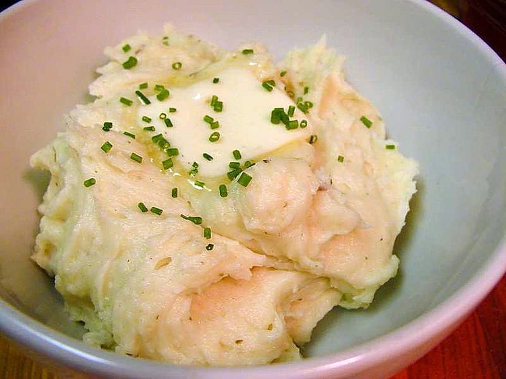Mashed potatoes with butter and chives as a moist soft dinner option after tonsillectomy