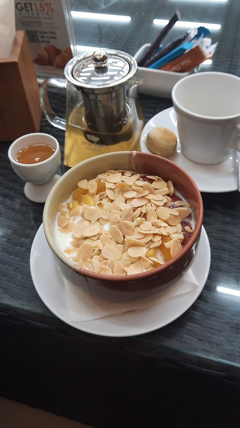 Fruit and honey oatmeal as a fiber-forward breakfast after varicose vein procedures