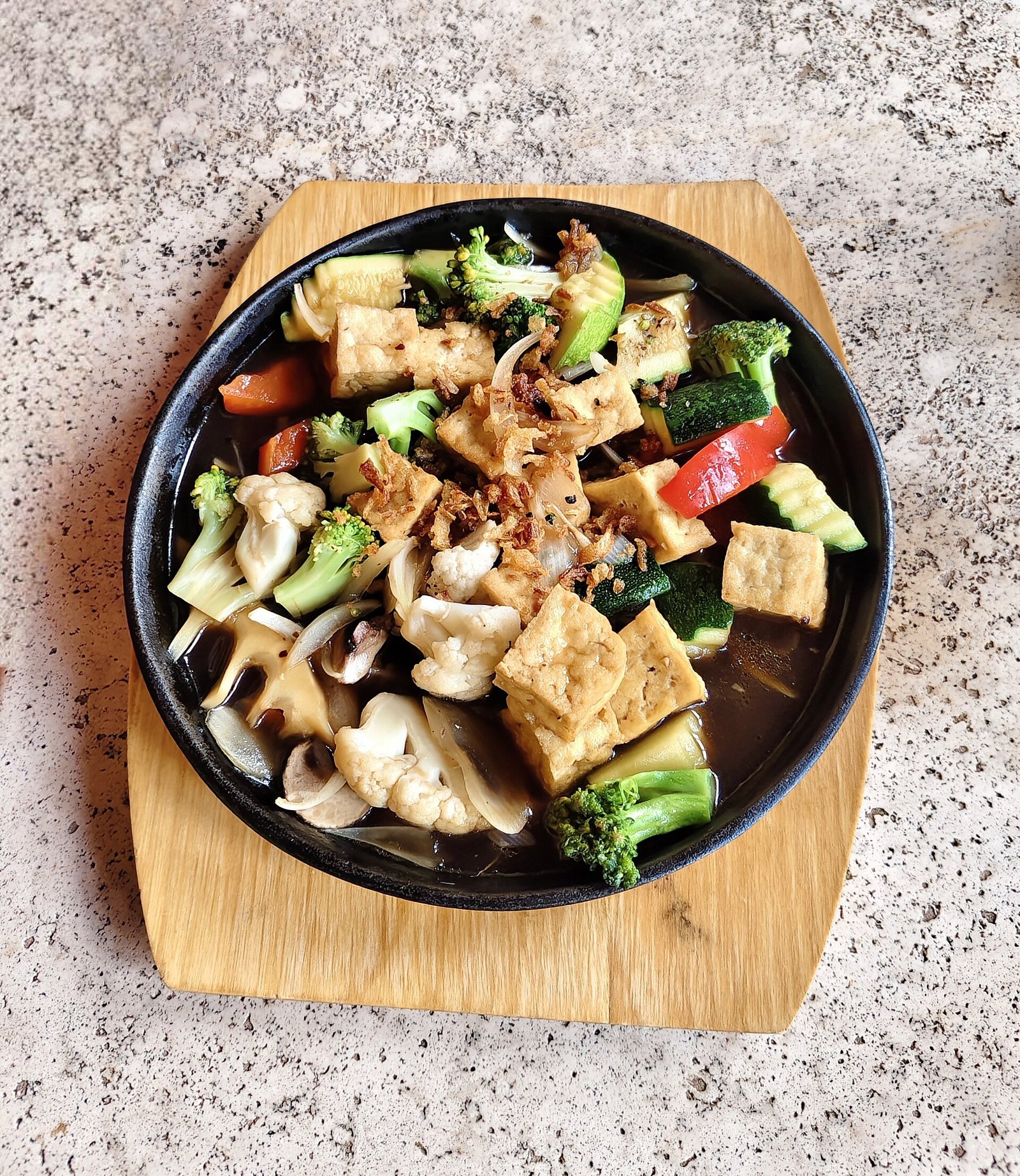 Tofu with roasted vegetables as a protein-forward plate in a well-balanced AIH diet
