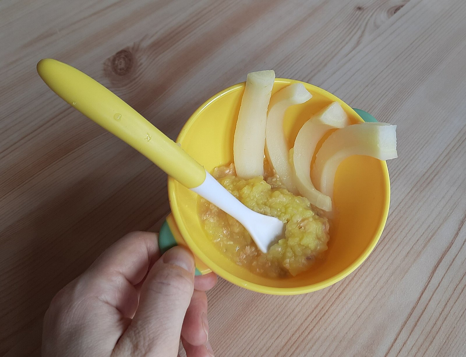Soft mashed vegetable puree bowl for safer midday meals during Bell's palsy