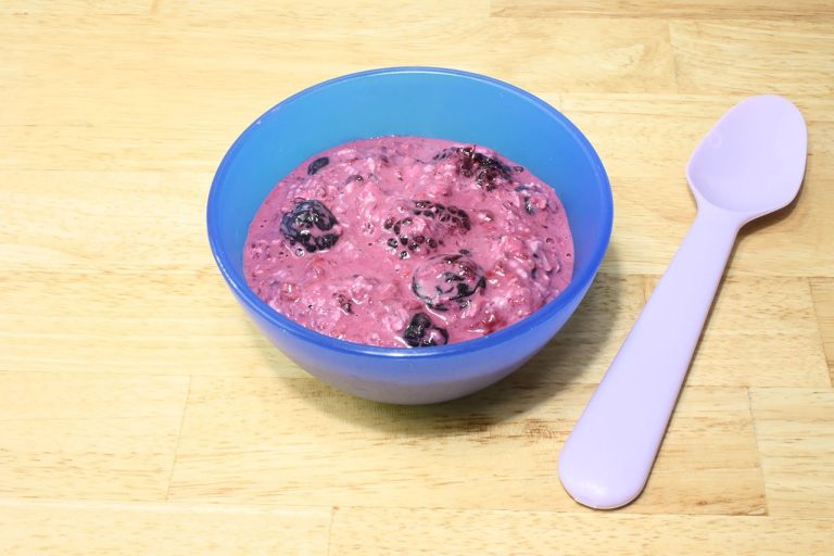 Overnight oats with berries as a fiber-forward breakfast during BPH self-care weeks