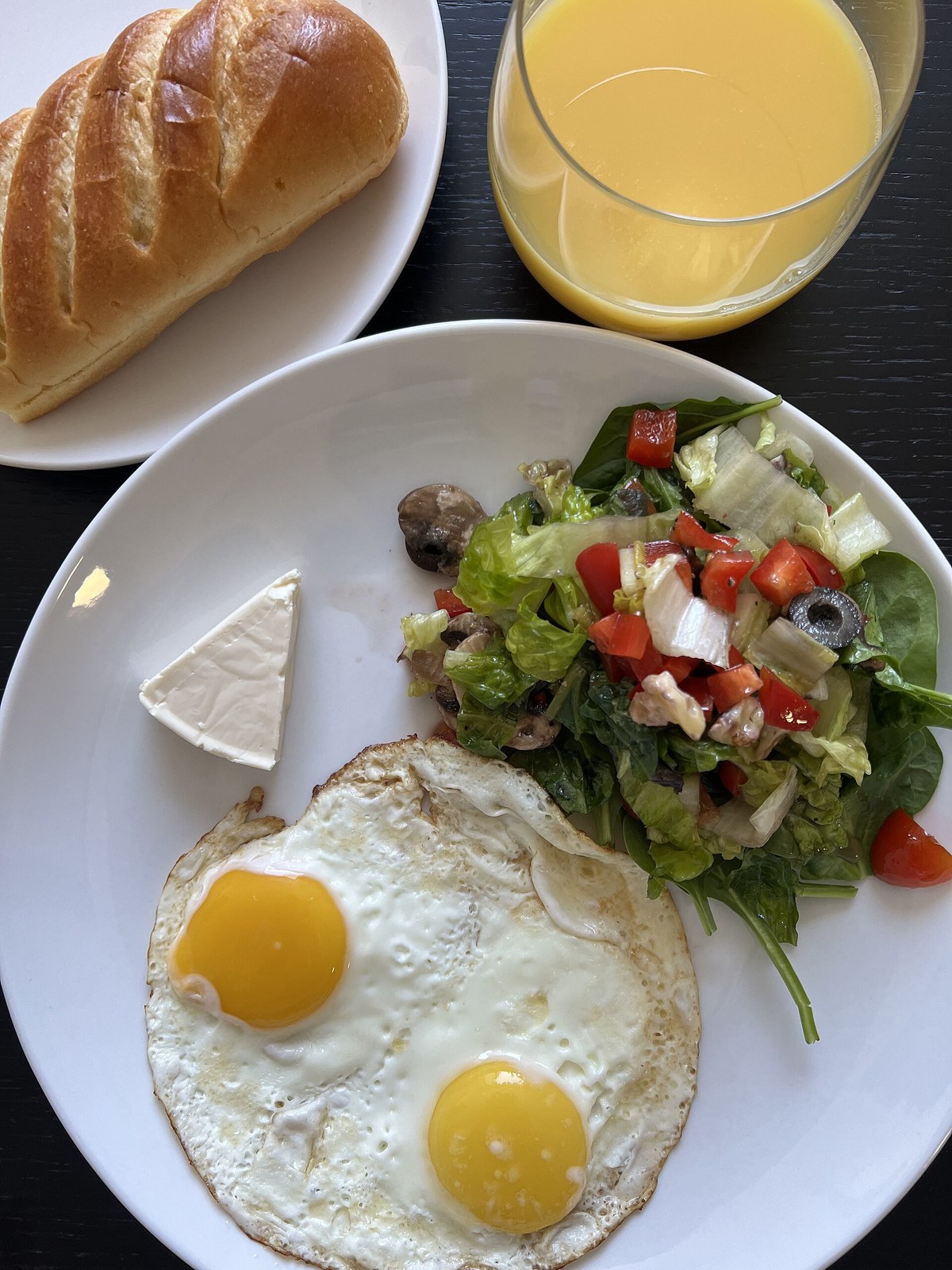 Balanced breakfast plate supporting energy needs during Graves disease kitchen planning