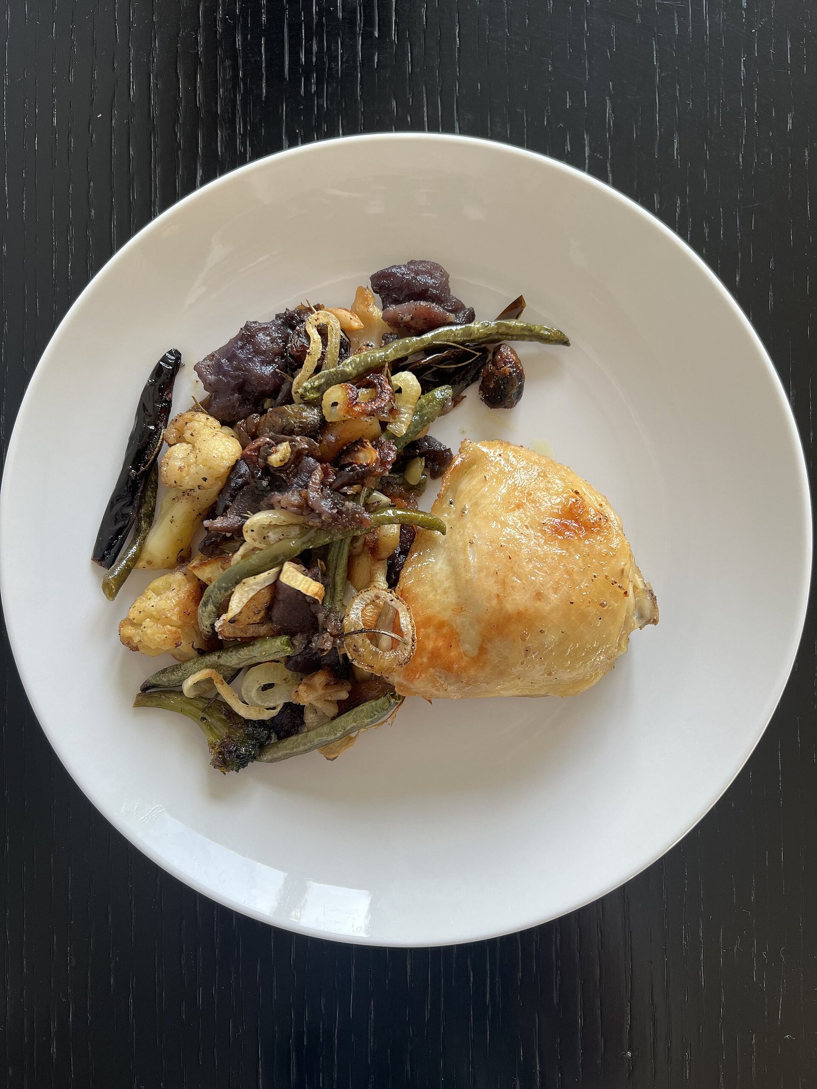 Grilled chicken with roasted vegetables as a modest upright evening plate