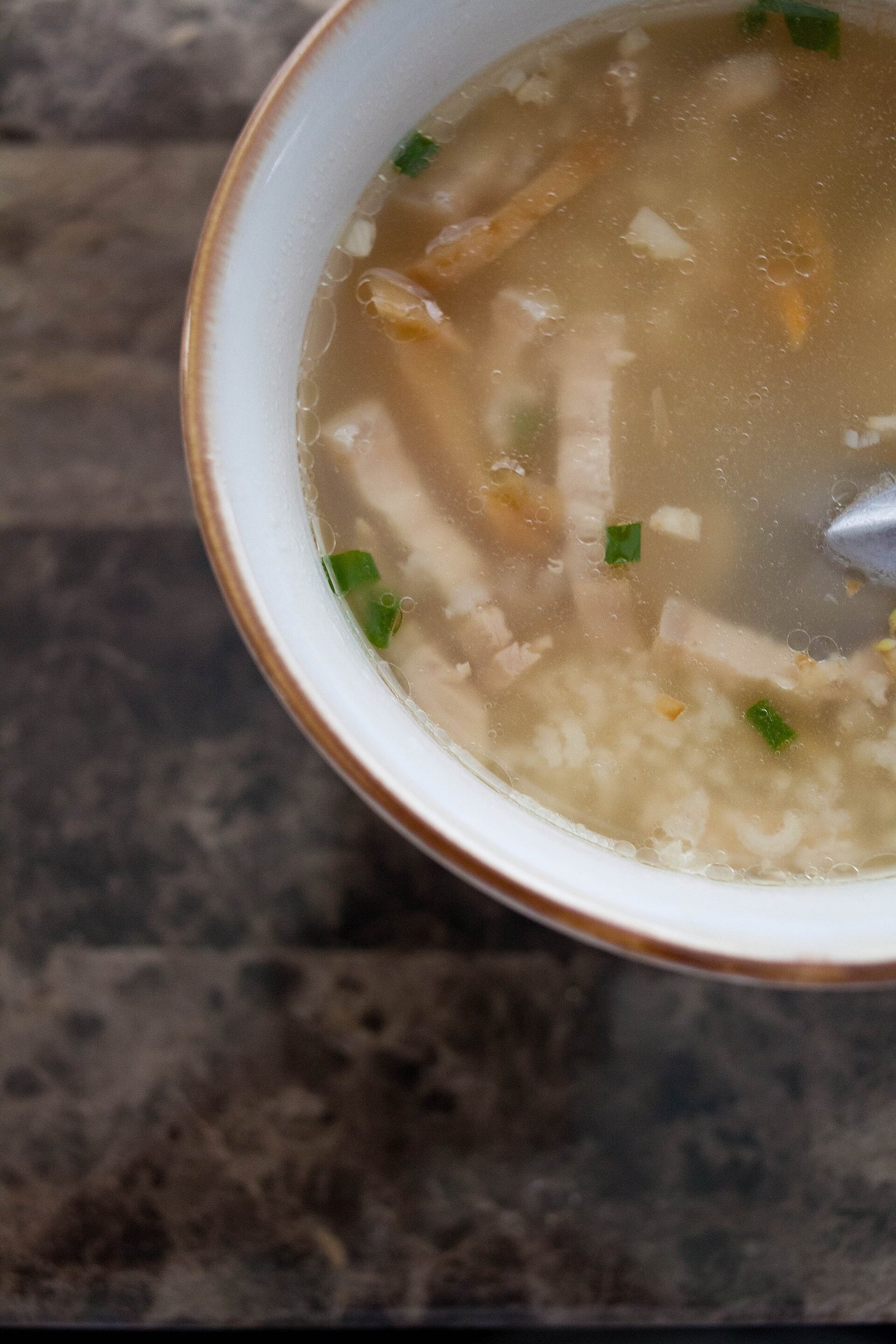 Rice porridge as a soft meal when the throat is raw from laryngitis