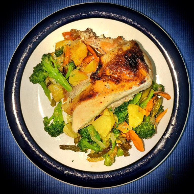 Roasted chicken with vegetables for a protein-rich lumbar disc recovery plate