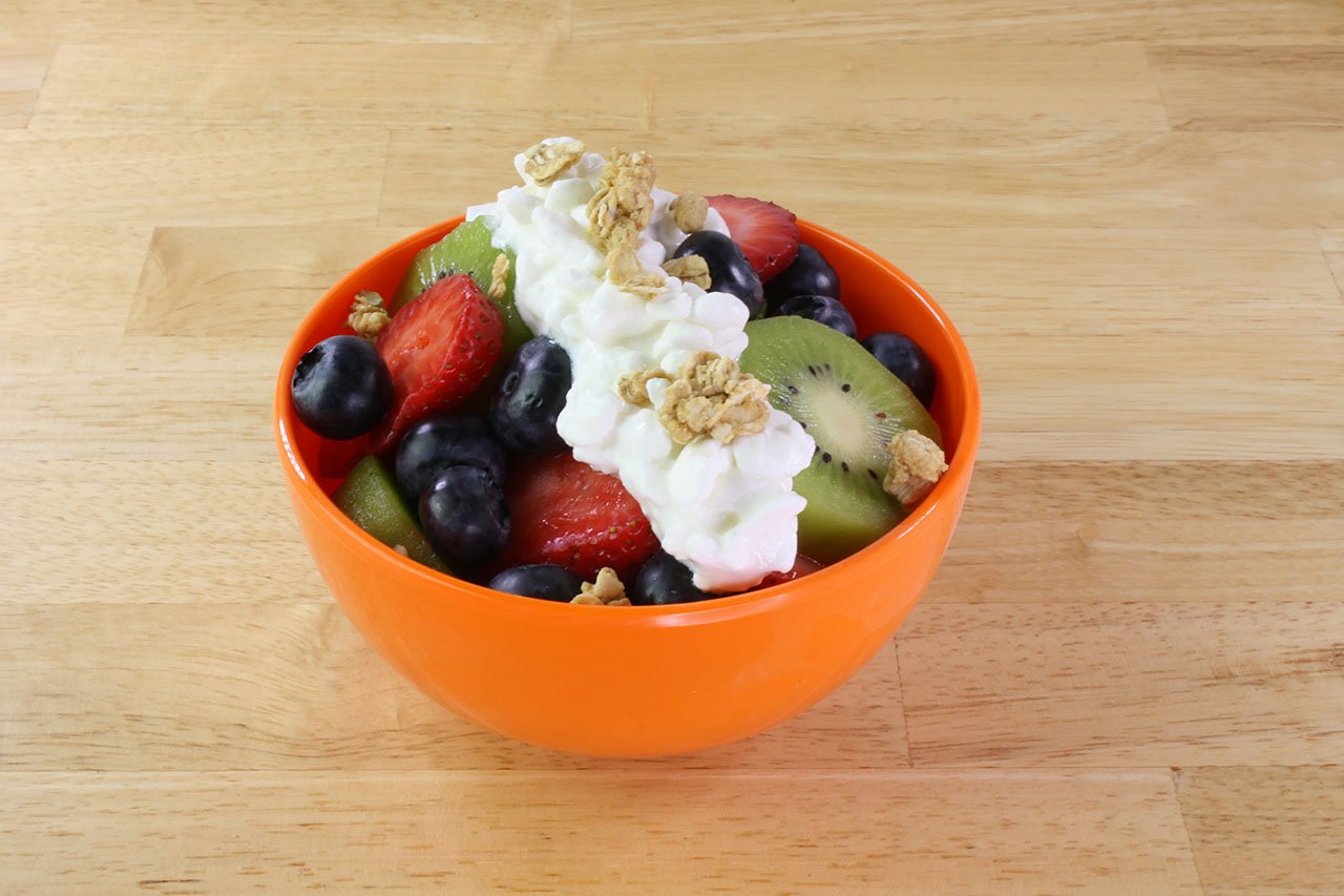 Cottage cheese with fruit as an easy protein snack when chewing is tiring with Parkinson's