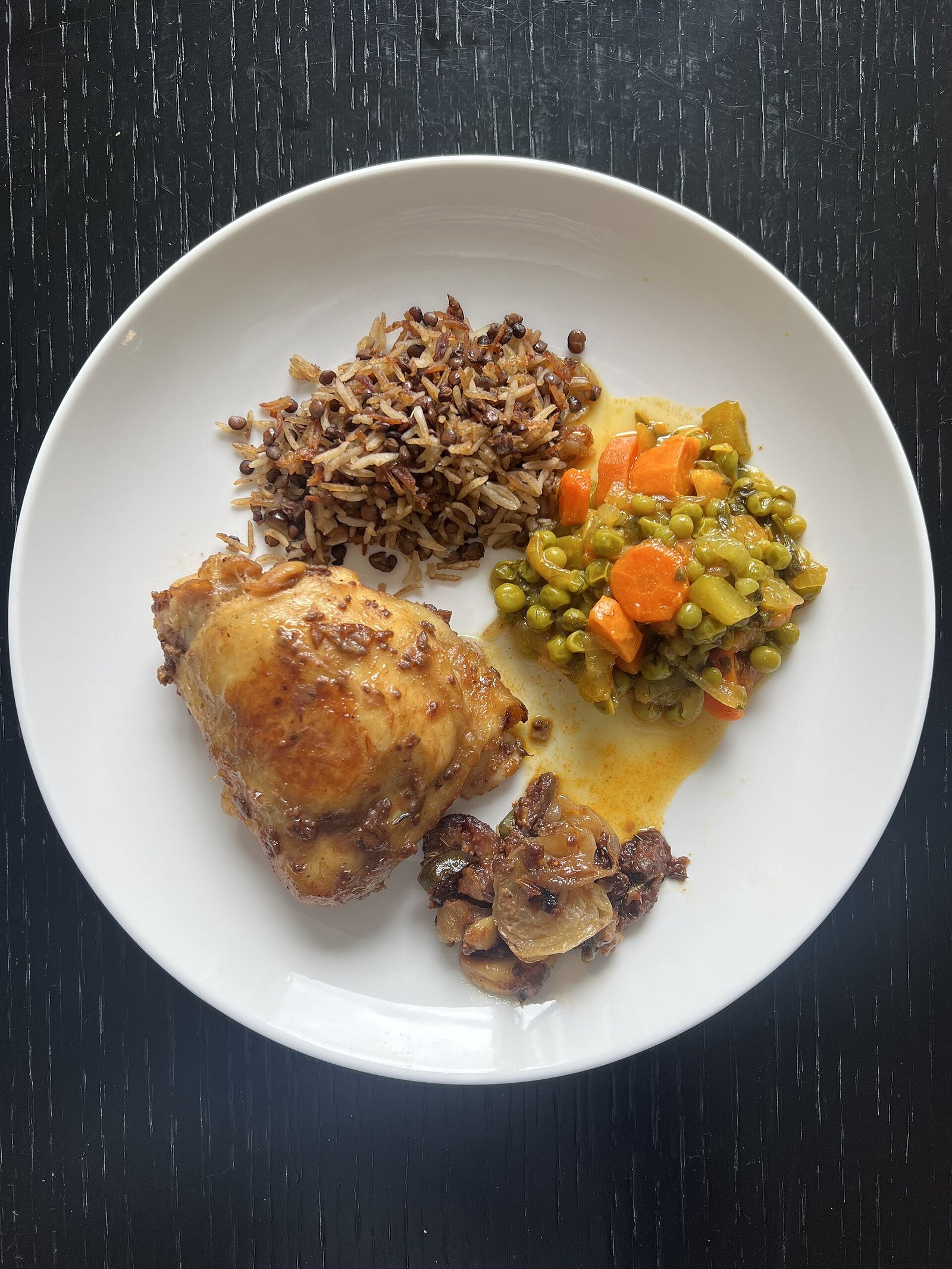 Grilled chicken with majadra and vegetables as a lean PAD-aware dinner