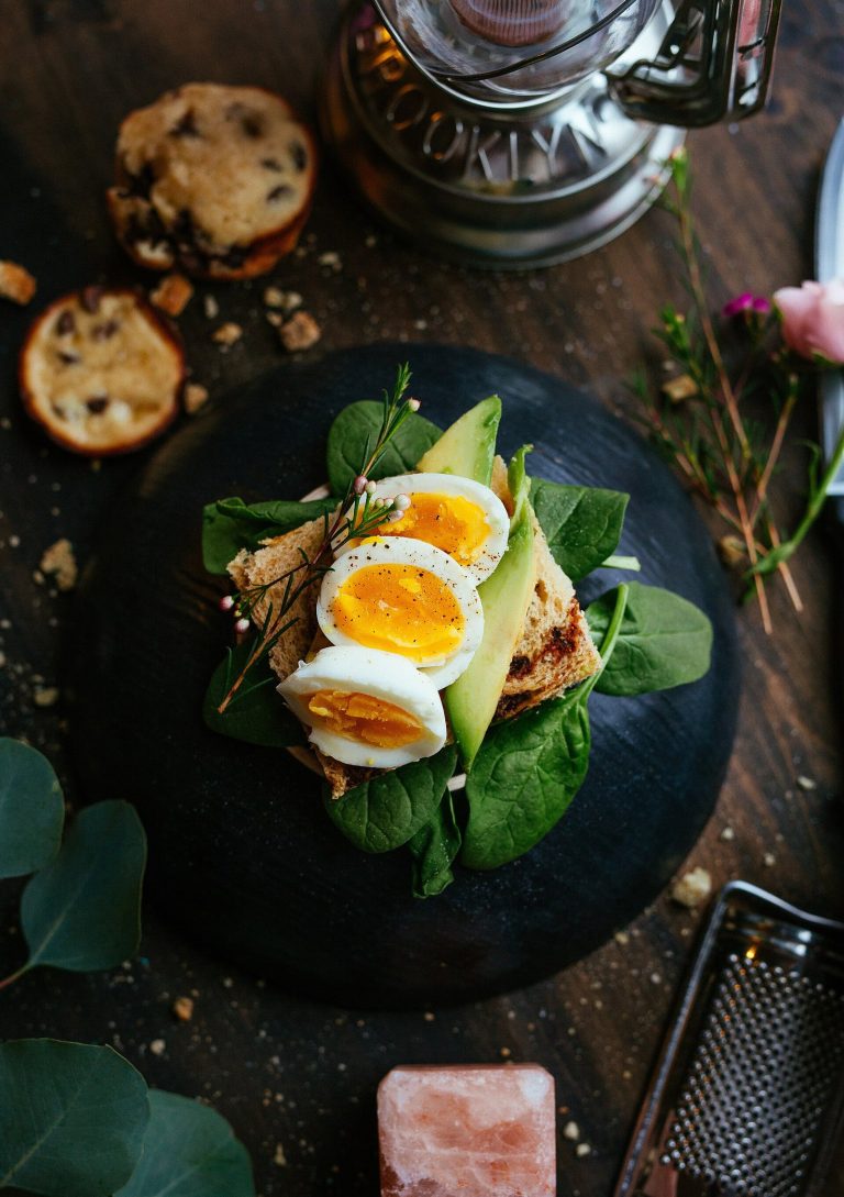 Avocado egg toast as a balanced breakfast for steadier glucose patterns