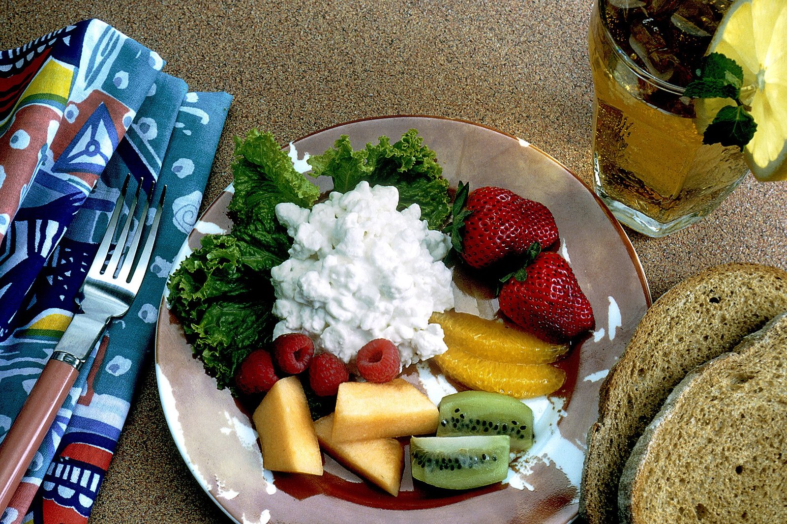 Cottage cheese with fruit as a planned snack between meals for reactive hypoglycemia
