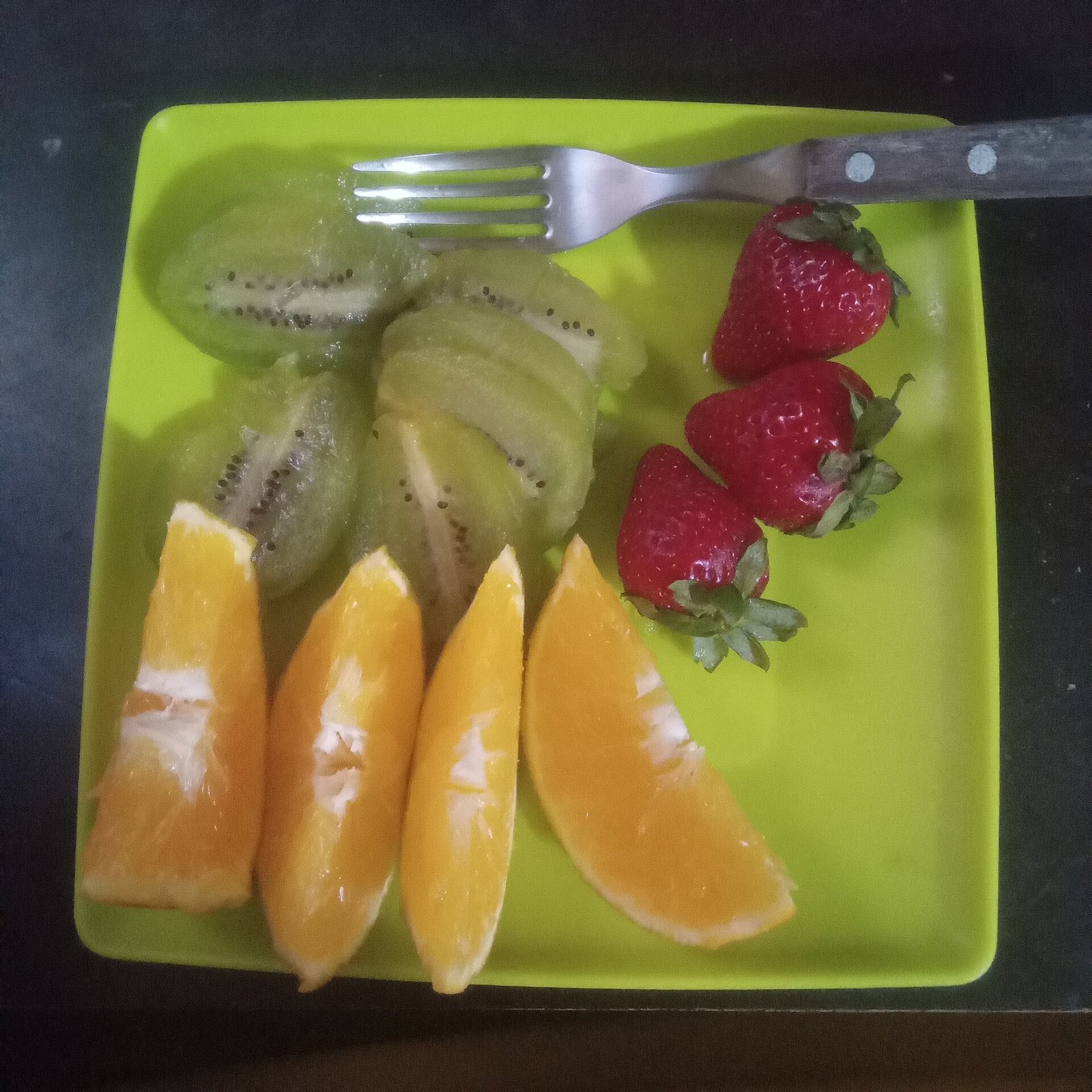 Kiwis oranges and strawberries as vitamin C–rich fruit sources