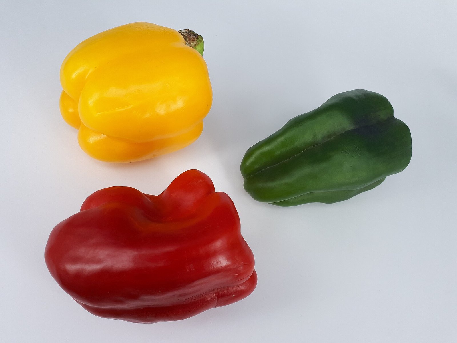 Red green and yellow bell peppers as top culinary vitamin C sources