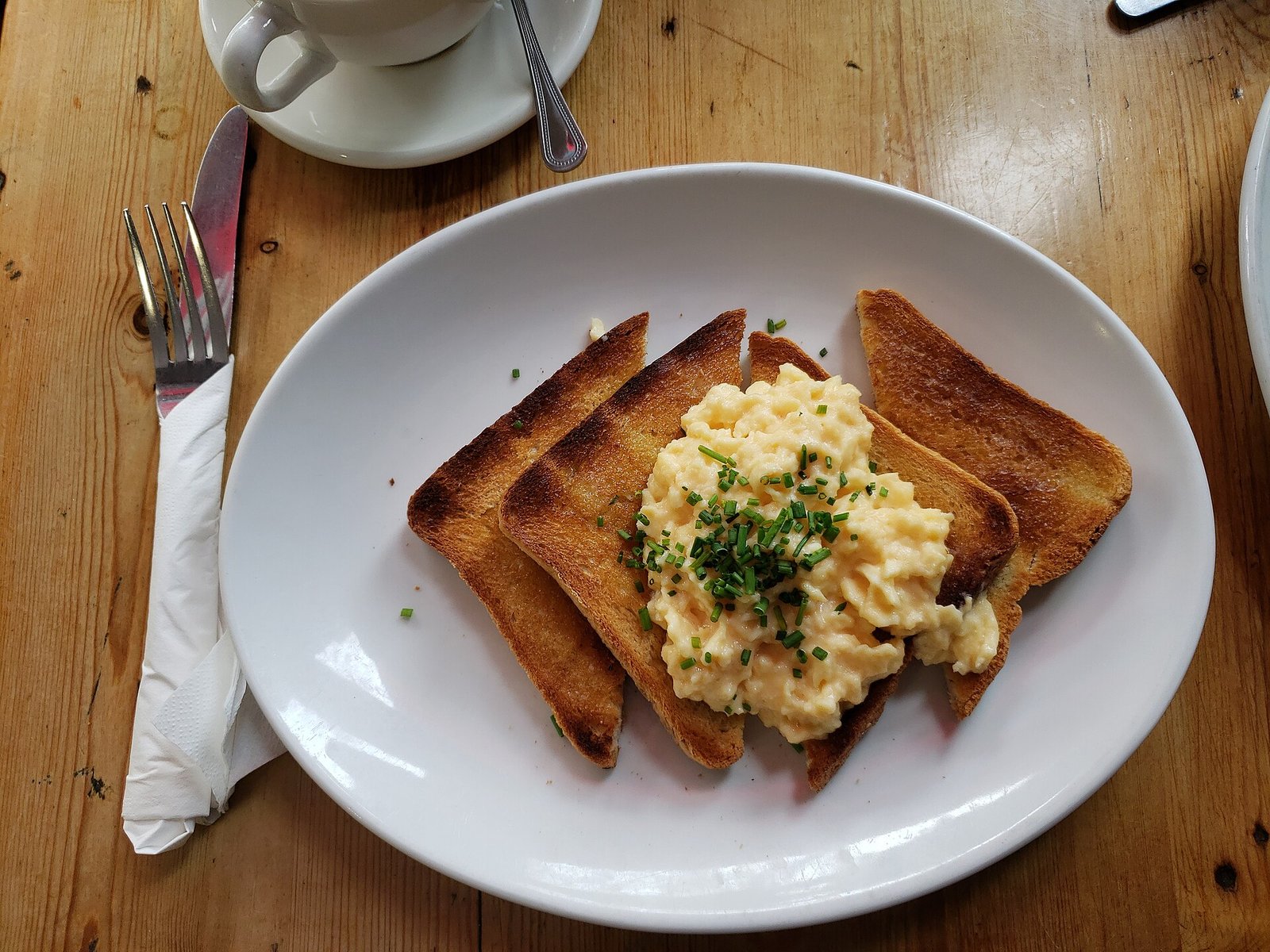 Soft scrambled eggs on toast when advancing diet after appendectomy