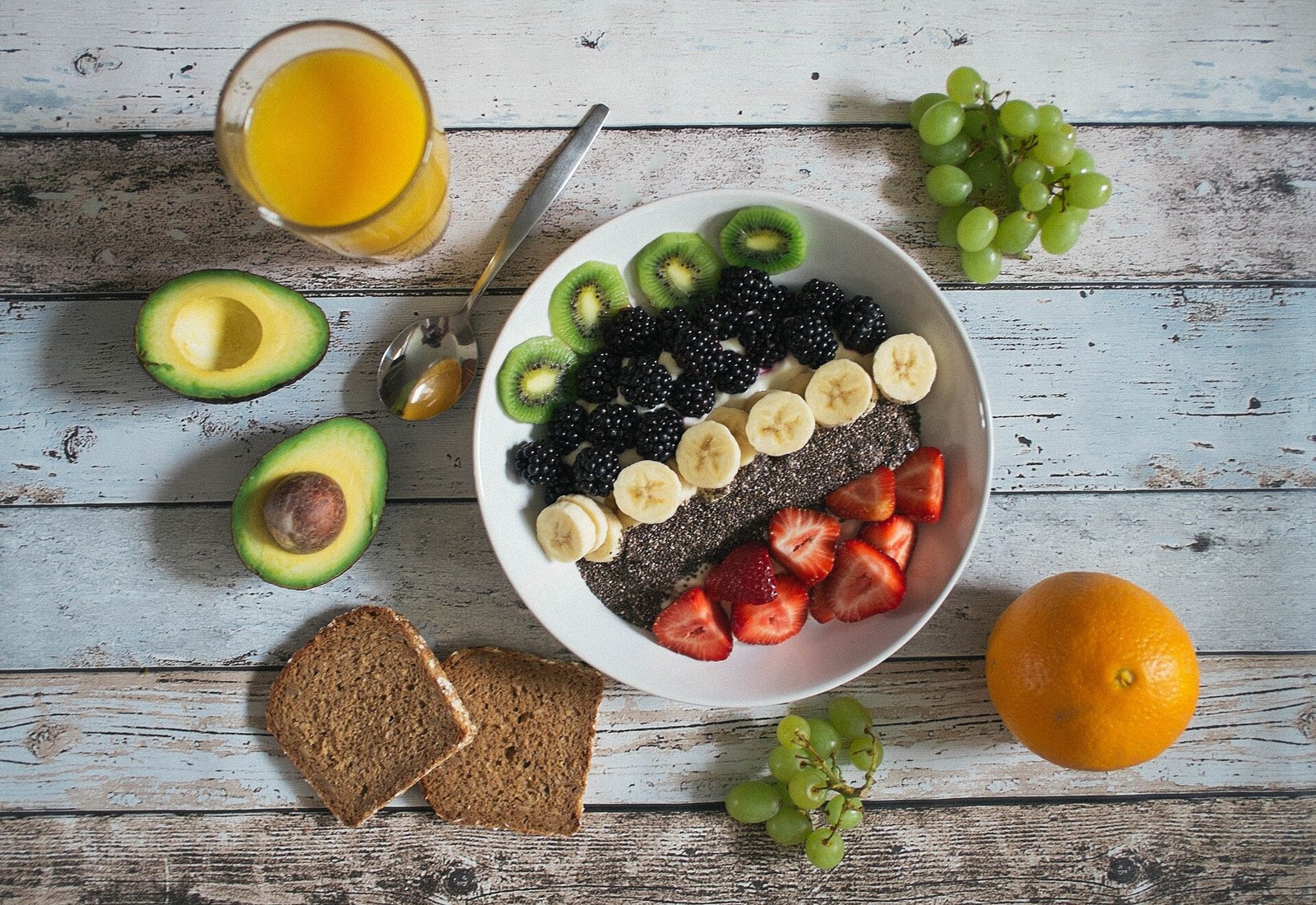 Smoothie breakfast bowl illustrating easy heart-aware mornings during ICD recovery