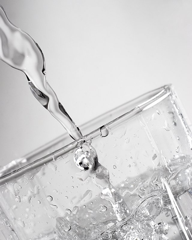 Glass of water illustrating steady fluid intake with an ileostomy