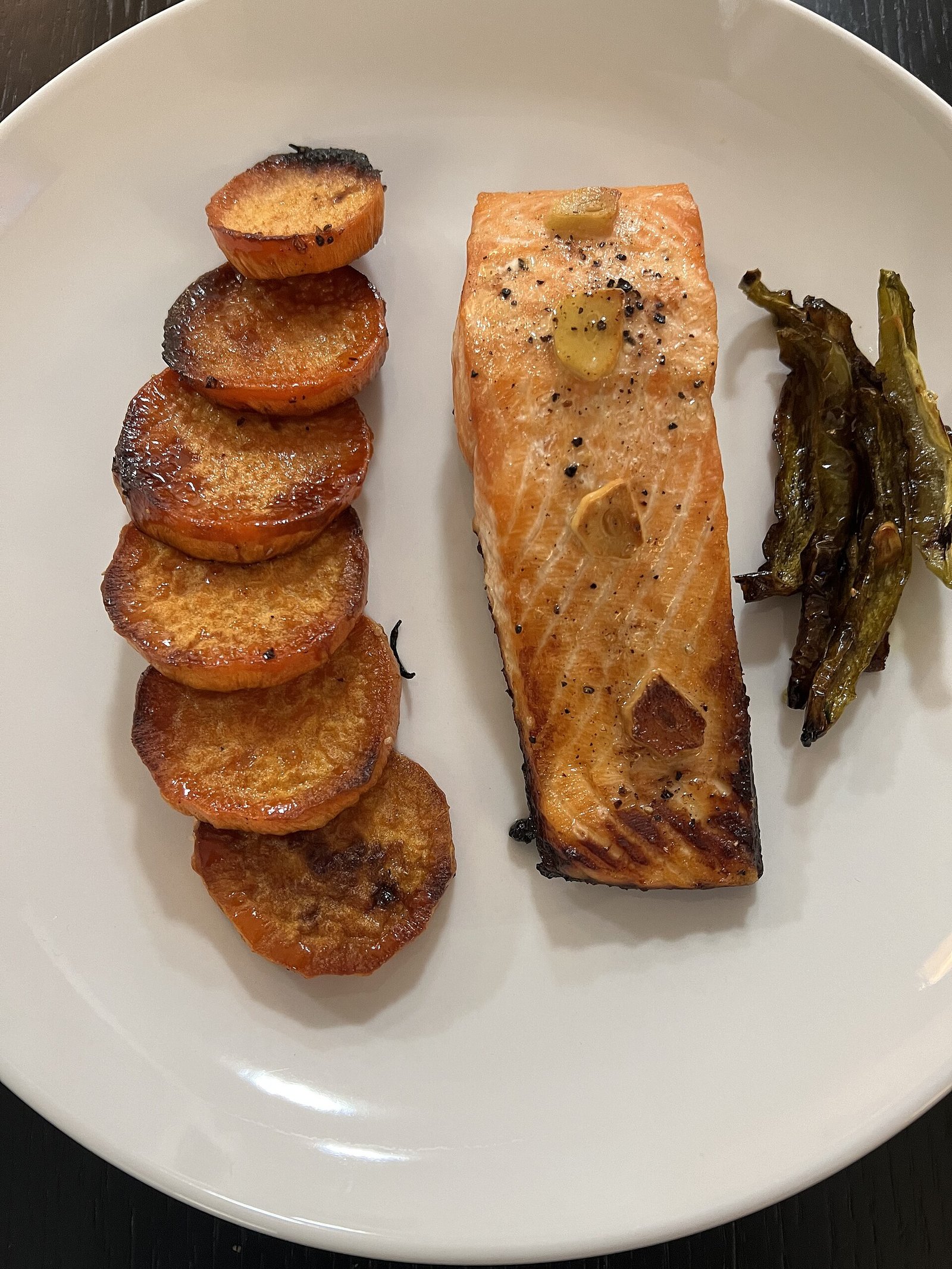 Grilled salmon with sweet potatoes as a lean post-liver-transplant dinner pattern