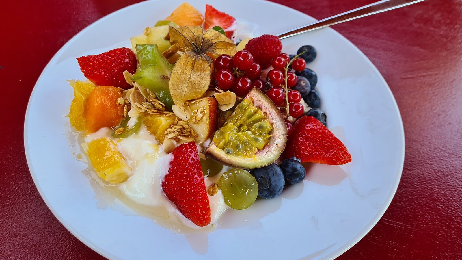 Yogurt with fruit and granola illustrating ready protein snacks on crutches after meniscus surgery
