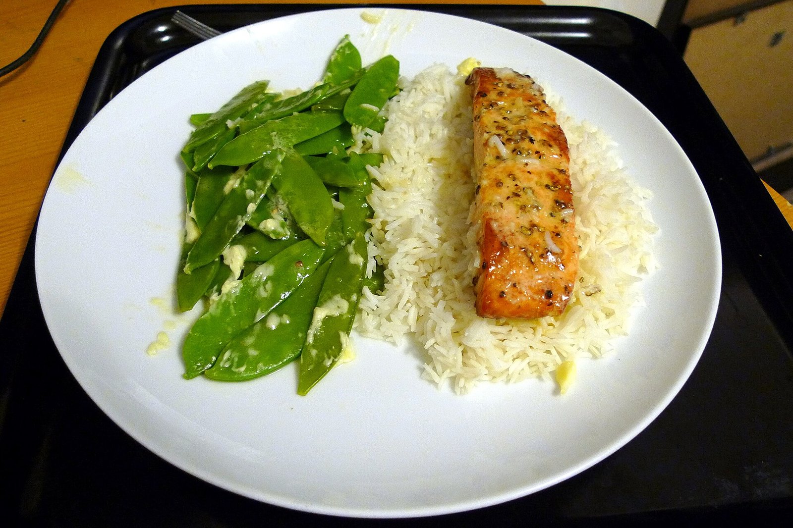 Salmon with vegetables as a vitamin D-containing dinner template for bone-supportive eating