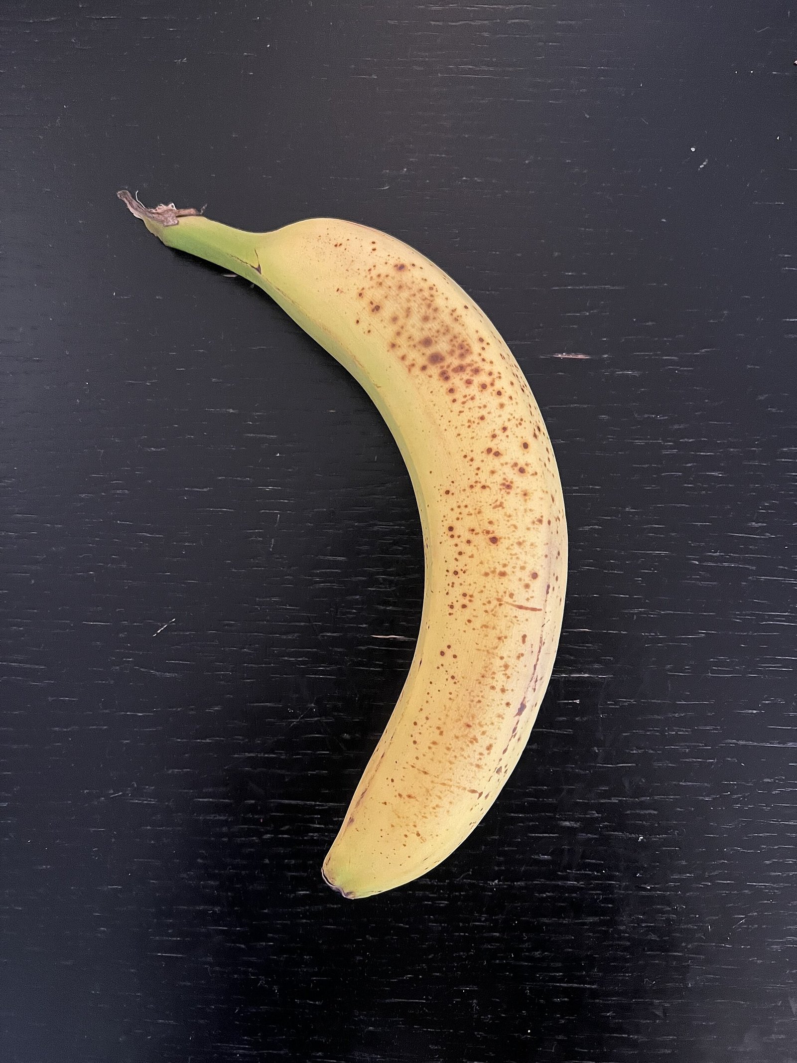 Ripe banana as a simple soft fruit option when eating with atopic dermatitis