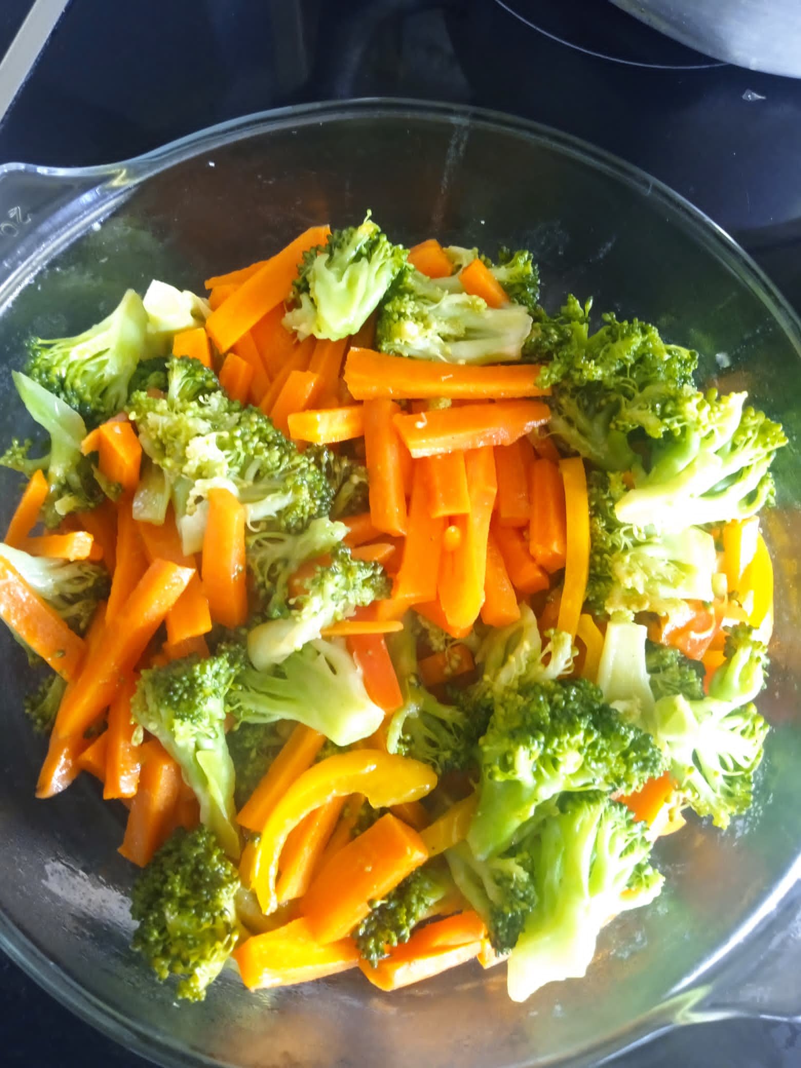 Mixed fresh vegetables supporting a fiber-forward fibroids-aware plate