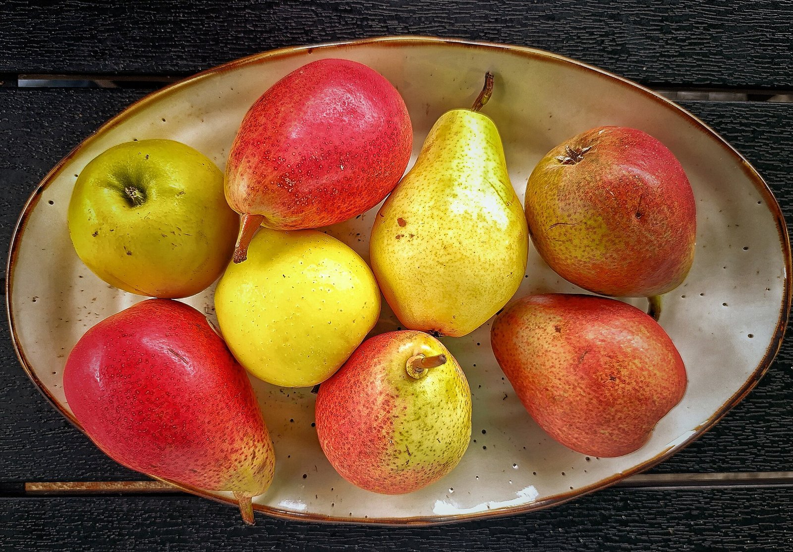 Pears and apples illustrating food vitamin C versus supplement caution