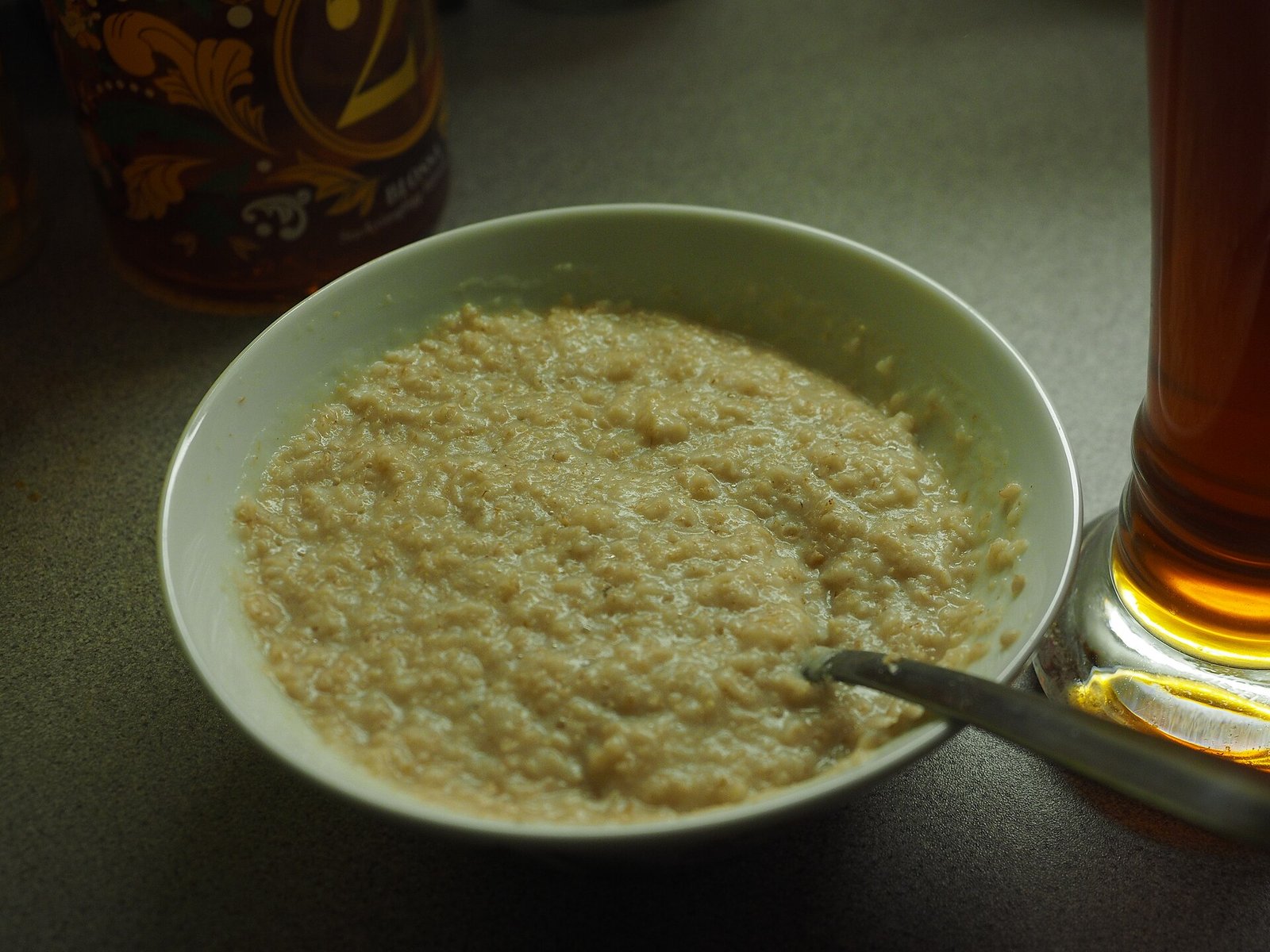 Oatmeal porridge as a fiber-forward breakfast for insulin-resistance-aware eating