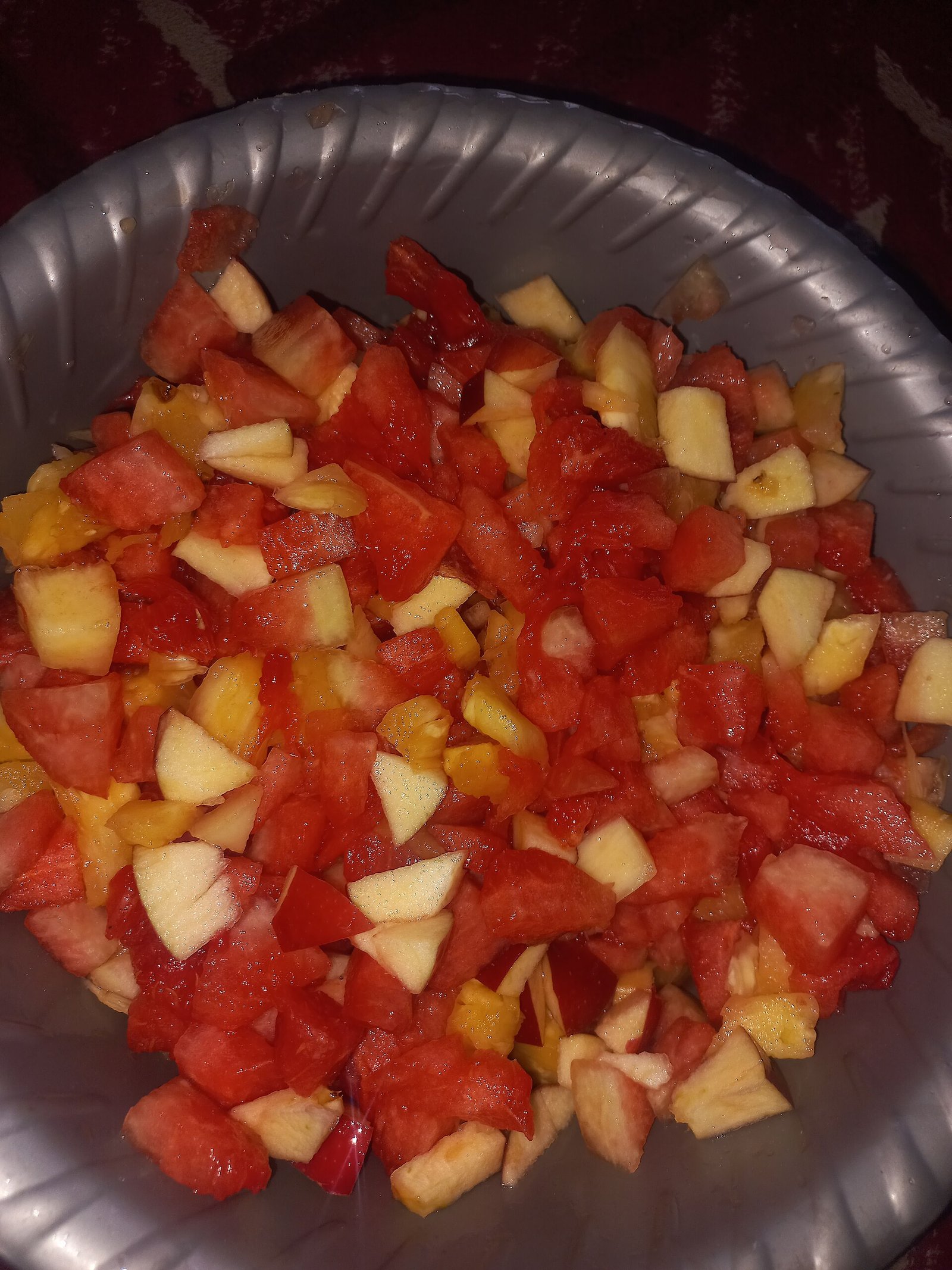 Fresh fruit salad as a low-sodium snack with hydration