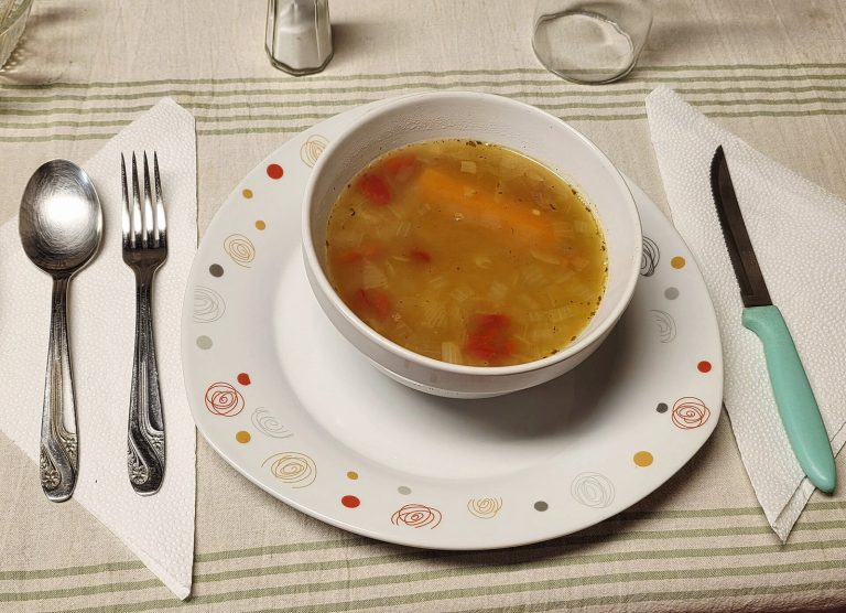 Clear vegetable soup as a gentle meal during microscopic colitis diarrhea flares