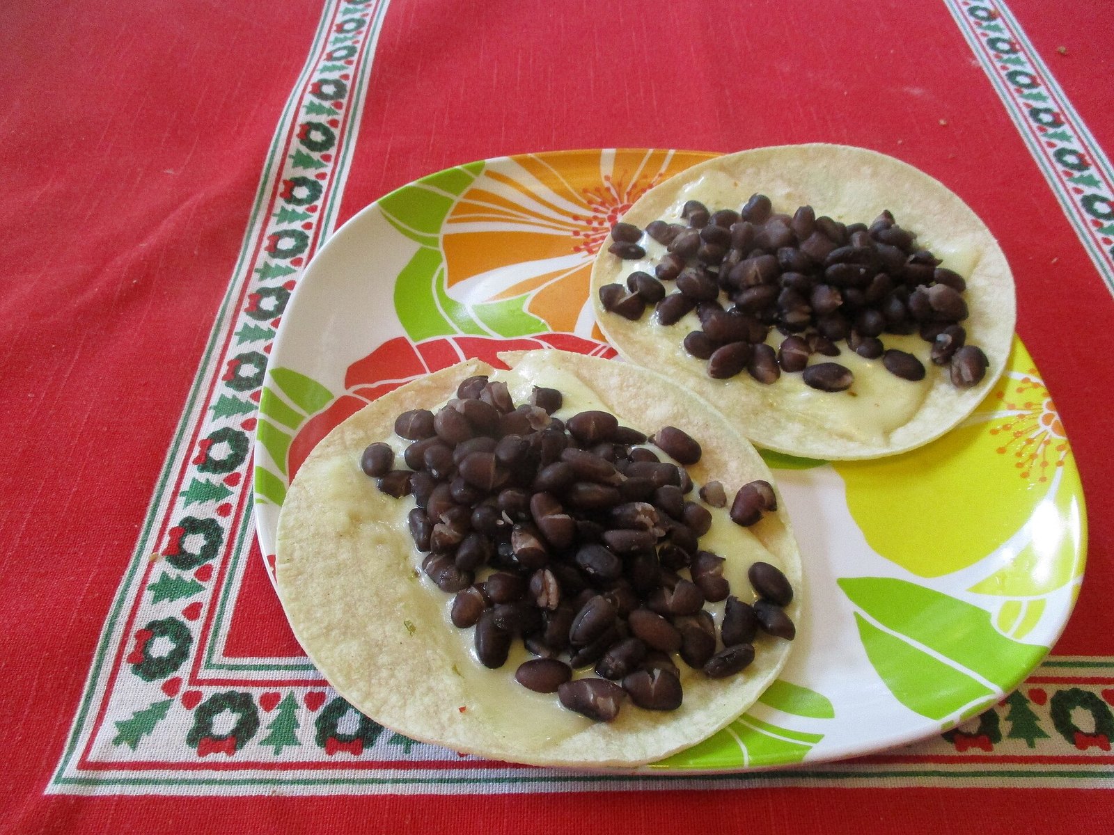Corn tortillas with beans and cheese as a gluten-free lunch plate option