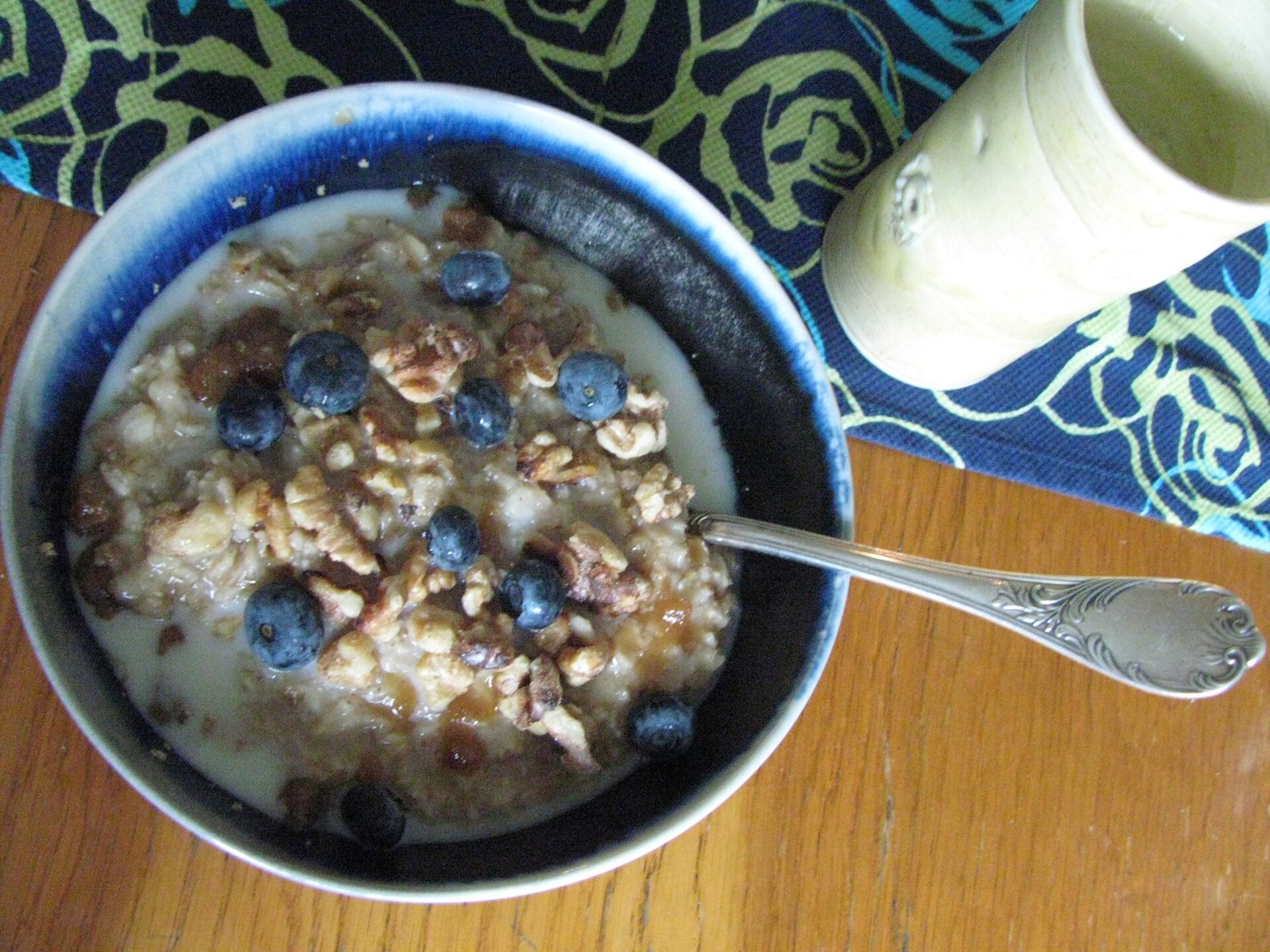 Oatmeal with blueberries as an iron-friendly postpartum breakfast