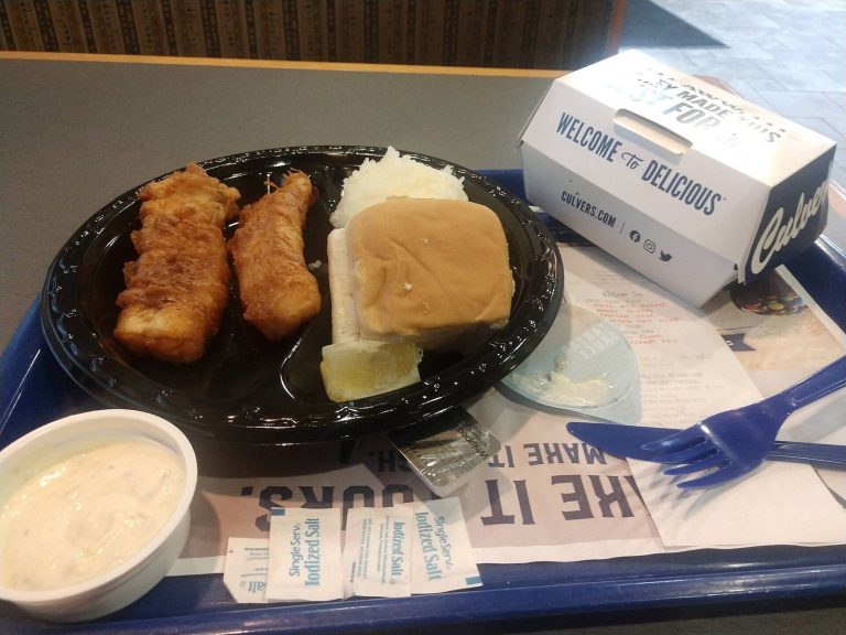 Soft fish dinner with mashed potatoes as a reflux-aware early evening meal