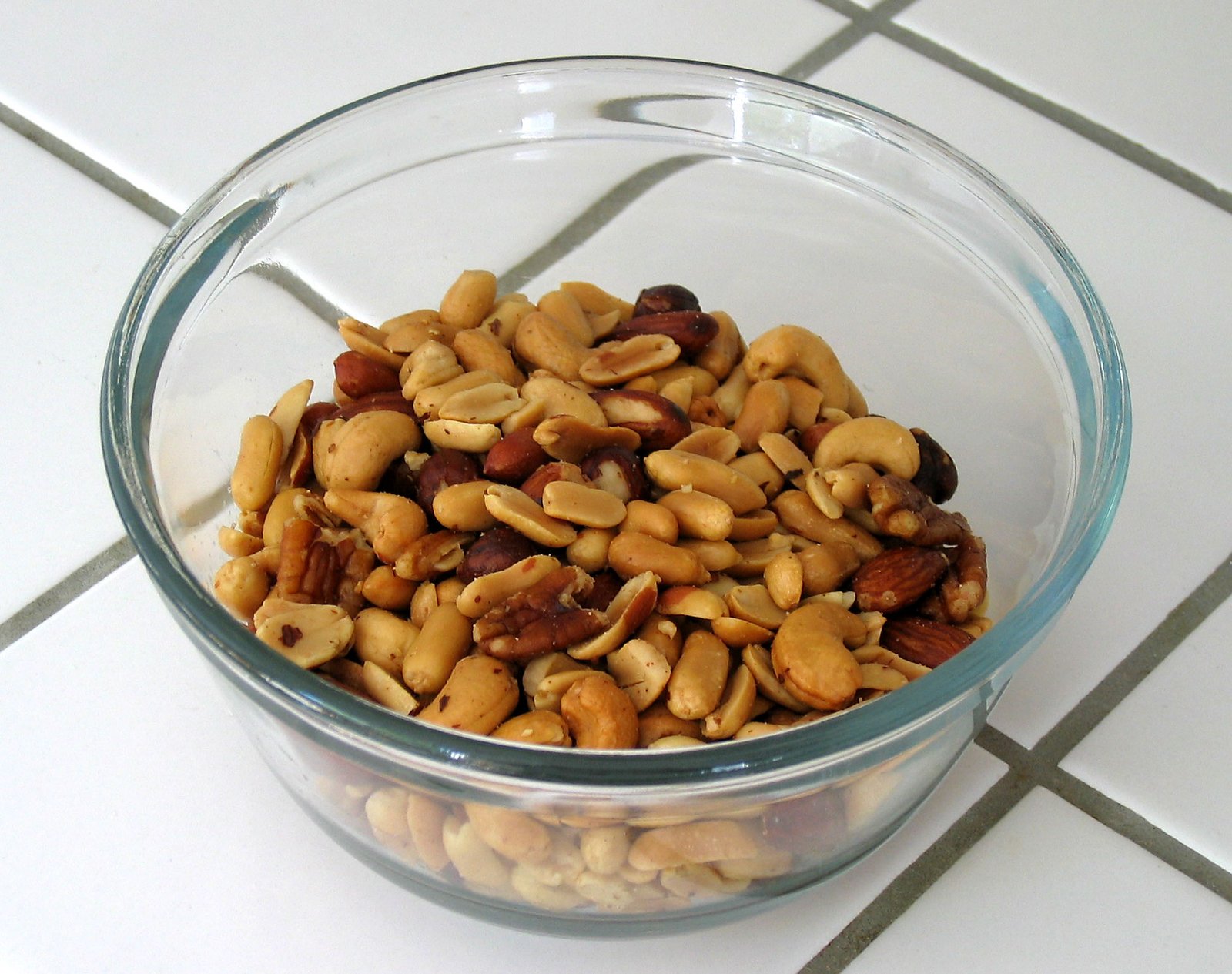 Bowl of mixed nuts, a magnesium-rich snack often included in a fibromyalgia diet