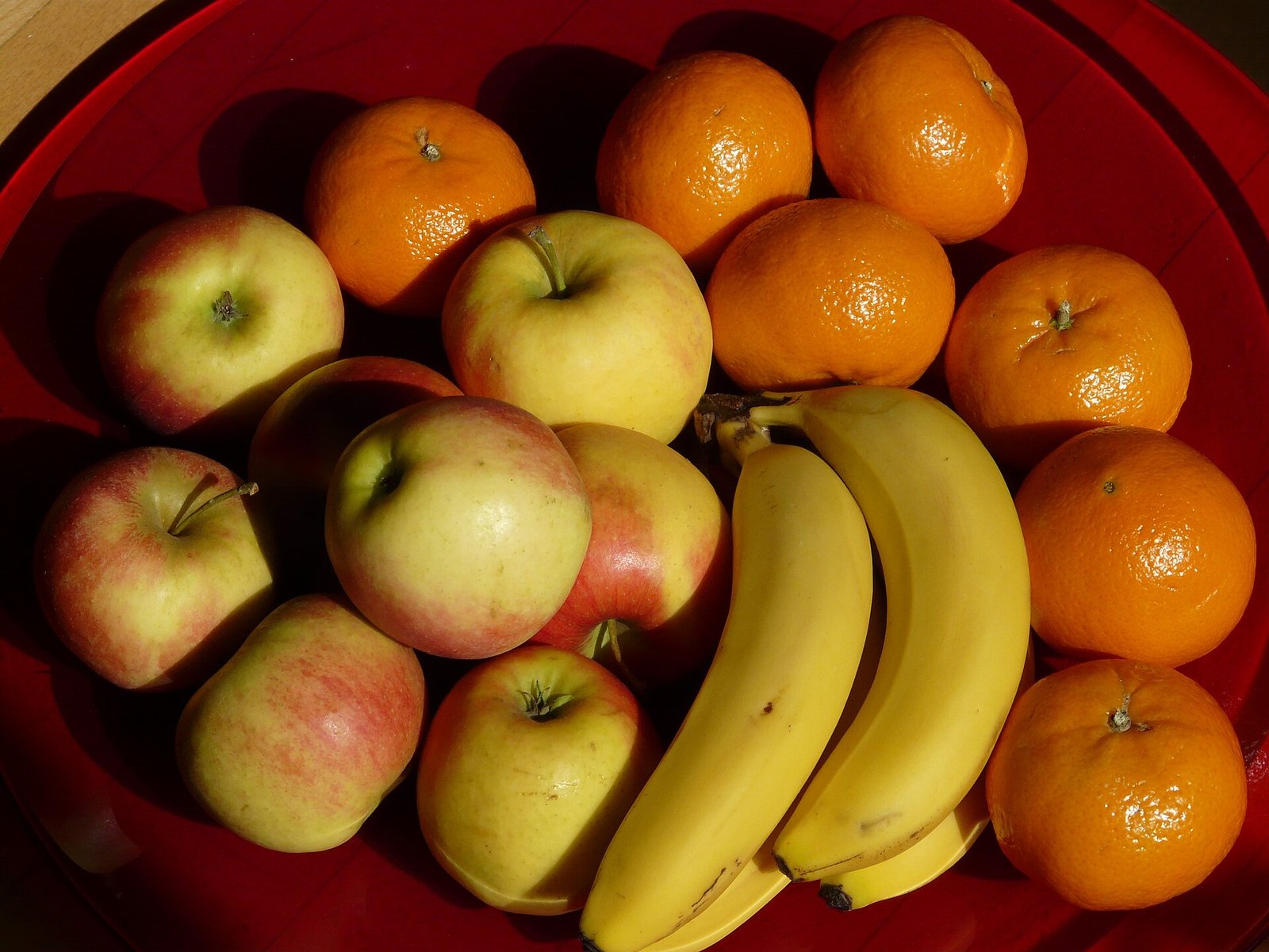Fresh bananas apples and tangerines for lighter snacks after gallbladder removal