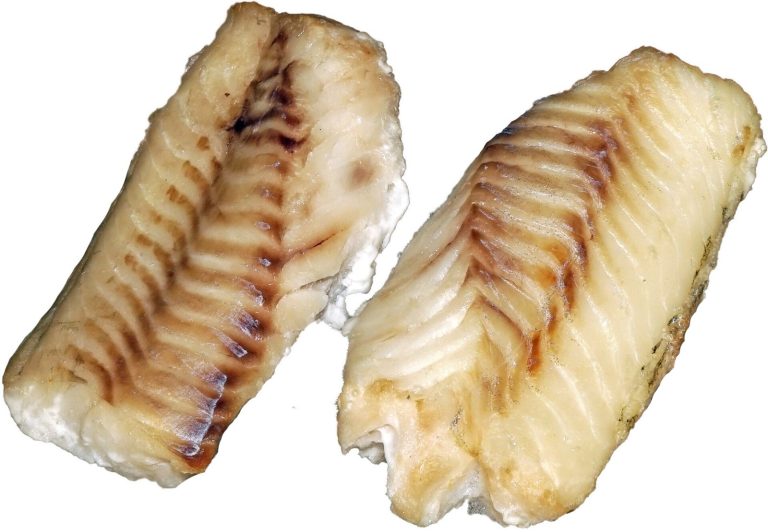 Baked cod fillet, an iodine-containing fish that can fit a hypothyroidism diet