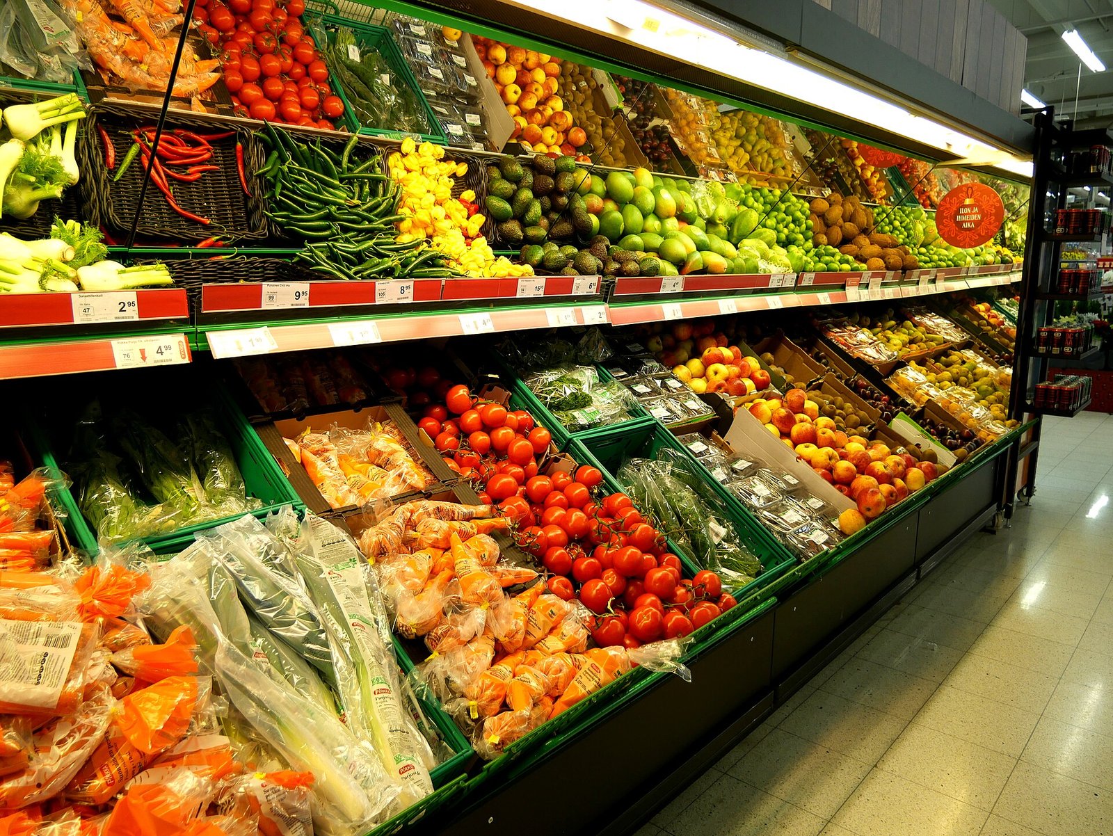 Fresh fruits and vegetables on market shelves for a plant-forward lupus diet