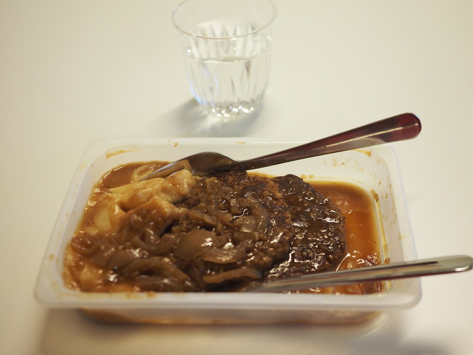 Modest plated meal with water for post-meal orthostatic symptoms