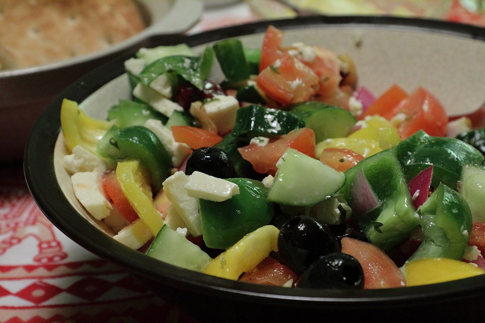 Greek salad with tomatoes, peppers, cucumber, and olives—a Mediterranean dish for a psoriasis diet