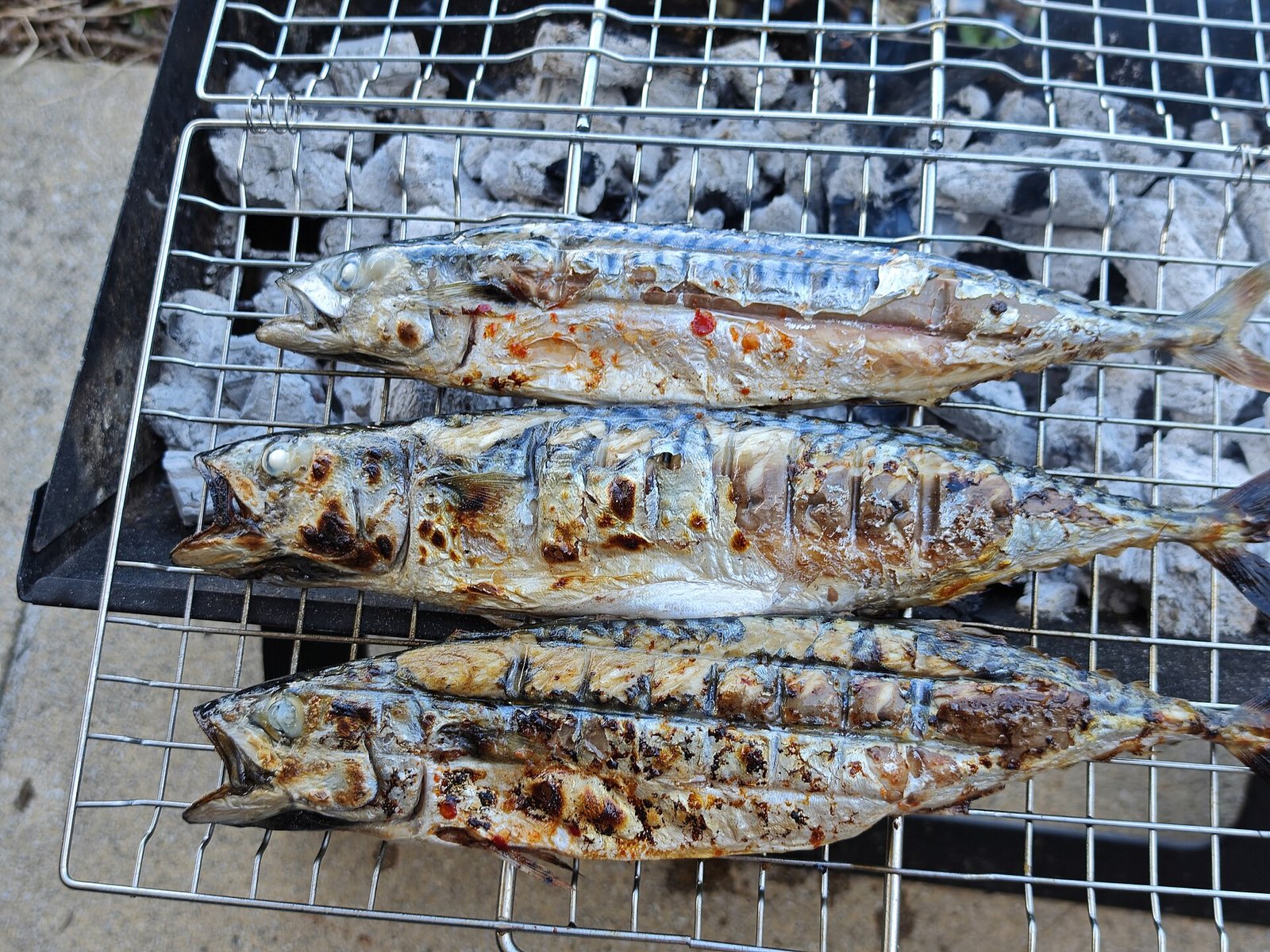Grilled mackerel, an omega-3 fatty fish that fits a psoriasis diet