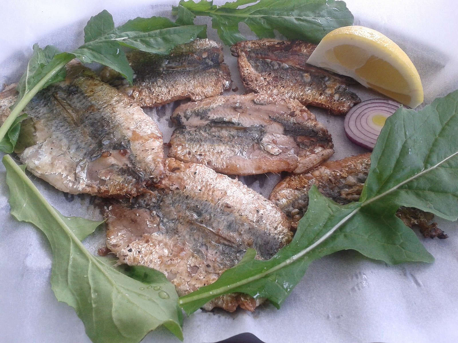 Grilled sardines, an omega-3 rich fatty fish suggested twice a week in a rheumatoid arthritis diet