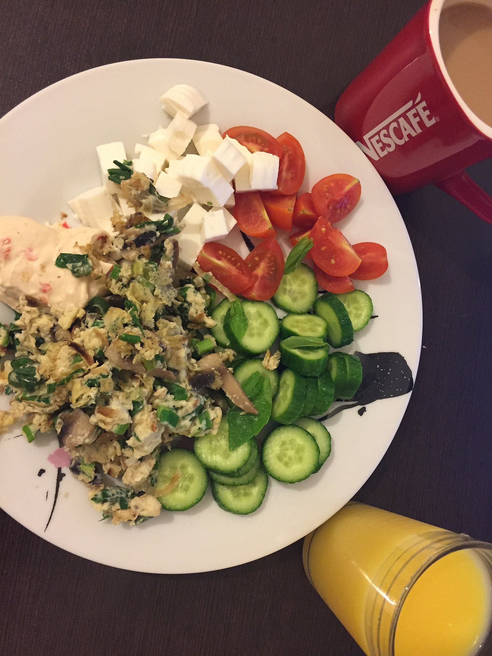 Scrambled eggs with herbs, a simple low-fermentable SIBO trial breakfast