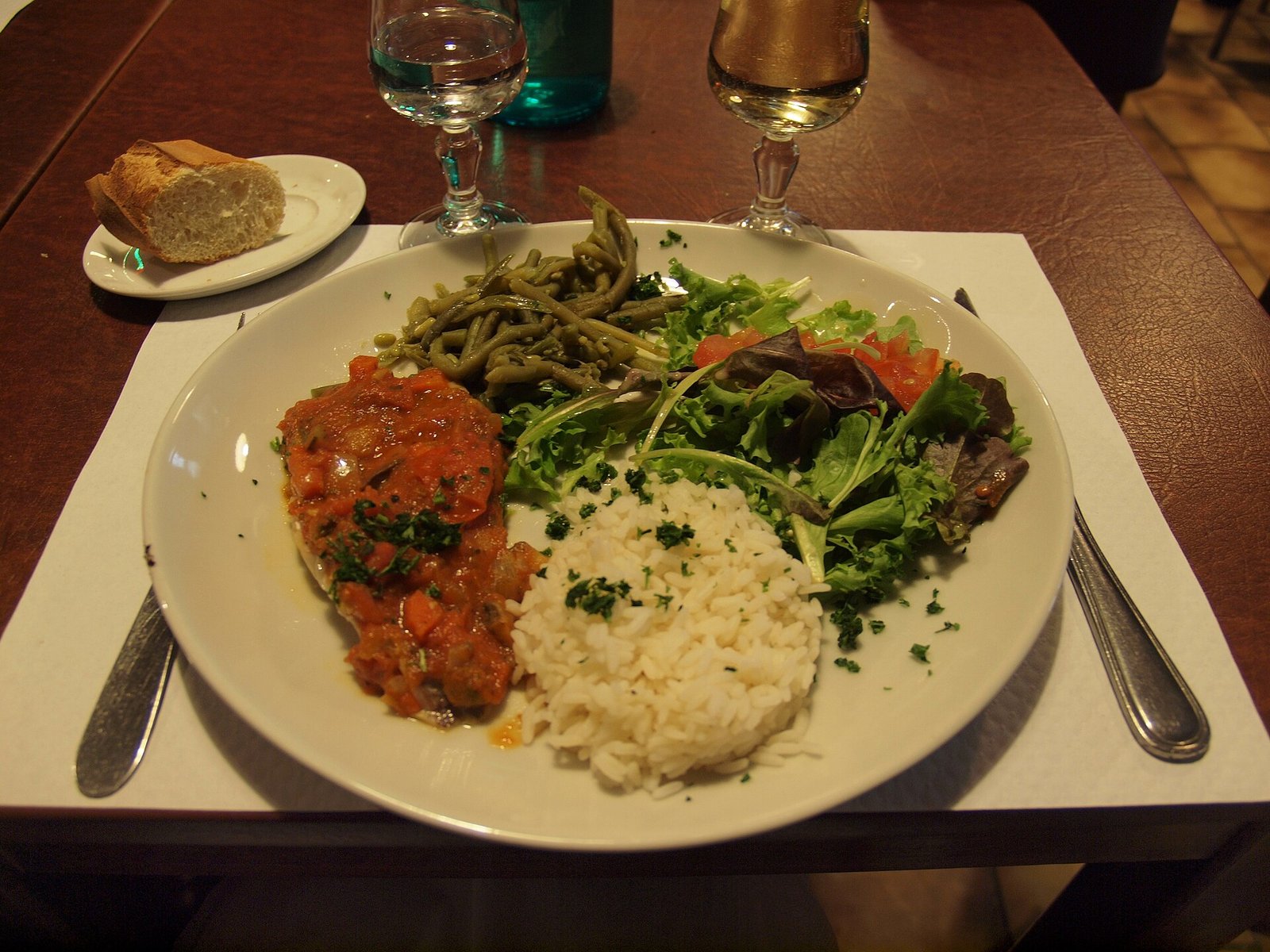 White fish with rice and vegetables, a plain SIBO-friendly dinner example