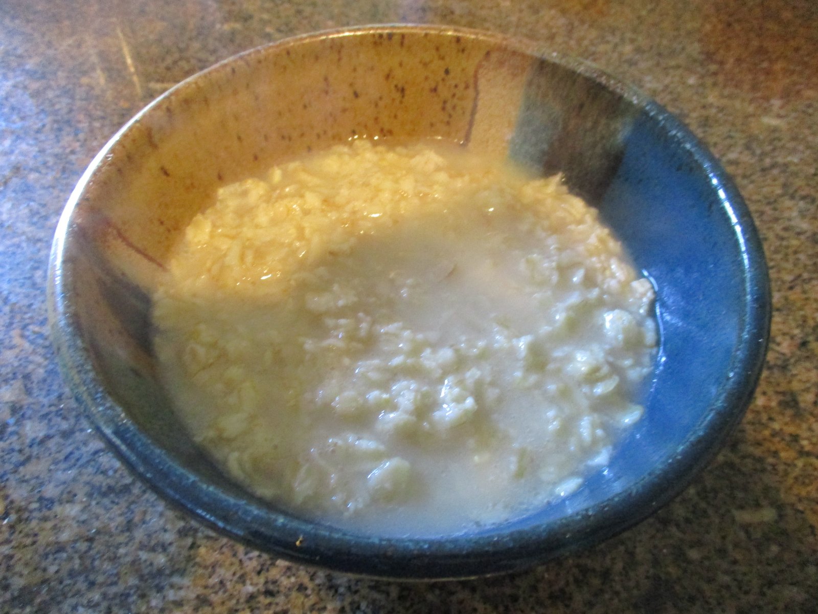 Soft-cooked oatmeal, a gentle starch often tolerated on an ulcerative colitis diet